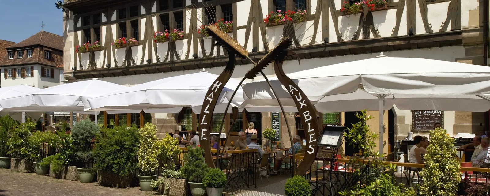 La terrasse de la Halle aux Blés sur la place du Marché